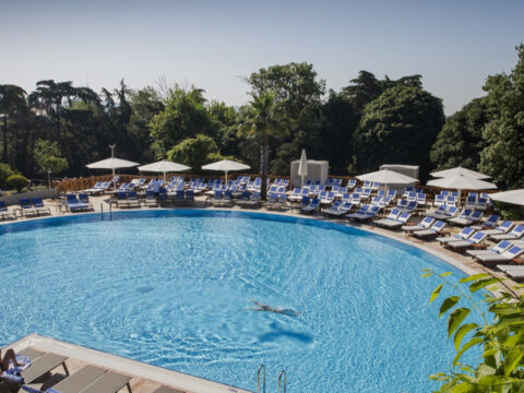 Istanbulda havuz keyfi cep yakiyor ciraganda 450 euro pendikte 1500 tl tbL2UCEw