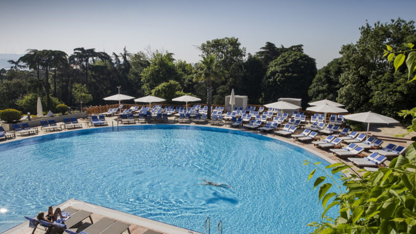 Istanbulda havuz keyfi cep yakiyor ciraganda 450 euro pendikte 1500 tl tbL2UCEw